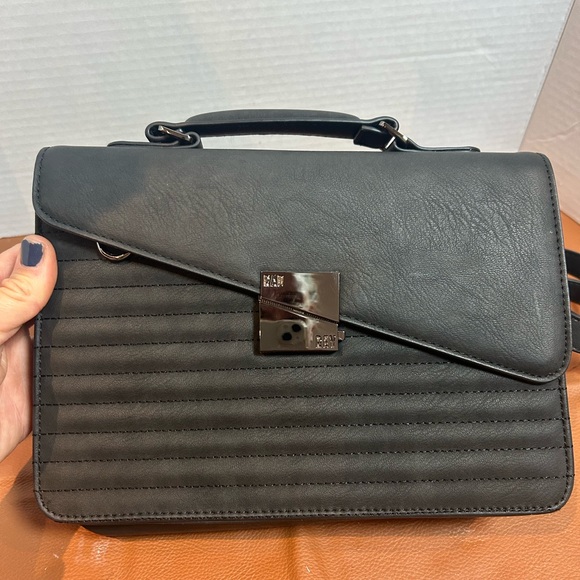 Rad Rev Edgy Crossbody - matte black - Picture 3 of 6